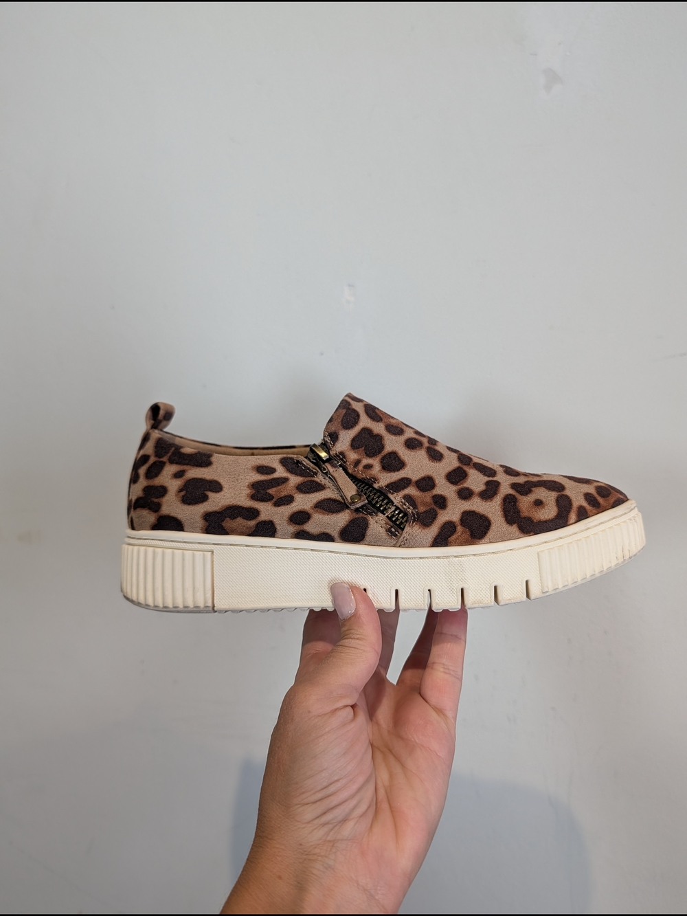 SOUL BY NATURALIZER Leopard-Pattern Flat Sneakers, Size 8M